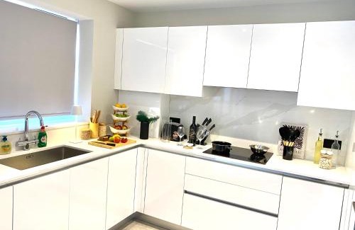 Brunswick Park House | The Spa Nook with Hot Tub, Sauna and Room for 8