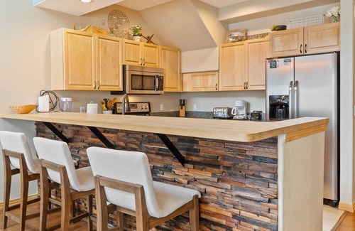 Warrior's Mark Condo | The Spacious Corral - Steps to Lifts and Main St!