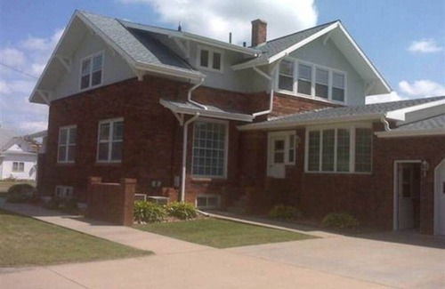 Hastings Apartment | The Spacious Surprise-Family and Long-Term Stays Welcome. Cozy & Pet-Friendly!