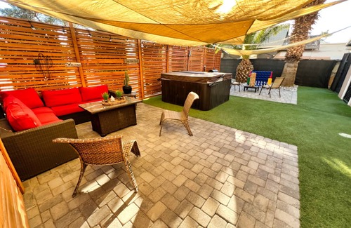 Gateway District Cottage | The Splash Suite