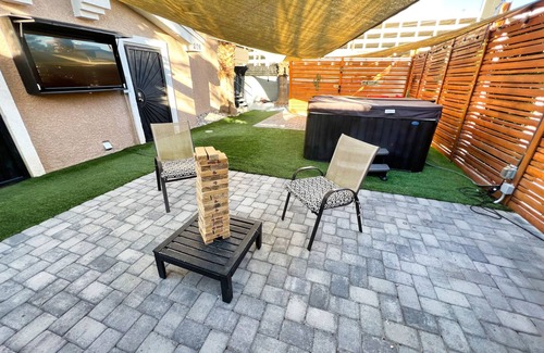 Gateway District Cottage | The Splash Suite