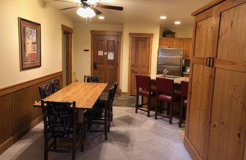 River Run Condo | The Springs, Extra Large Condo. Cool winter deals!