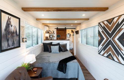 Waco Hotel | The Stable Tiny Container Home-12 min to Magnolia