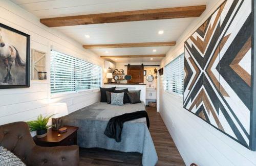 Waco Hotel | The Stable Tiny Container Home-12 min to Magnolia