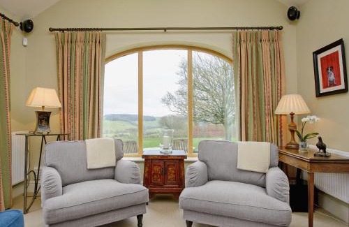 Pottersbury House | The Stables At Weedon Hill Farm