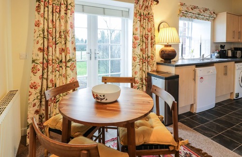 Newbridge Cottage | THE STABLES, romantic, with a garden in Dalswinton