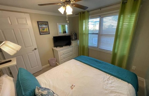 Pass-a-Grille House | The StarFish Bungalow 1B/1B