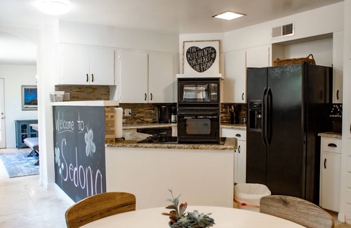 Sedona House | The Starlite Lounge Heart of Sedona Views! Hiking! Views!