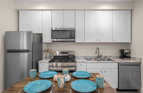 Reseda House | The Stay on Hart Residence