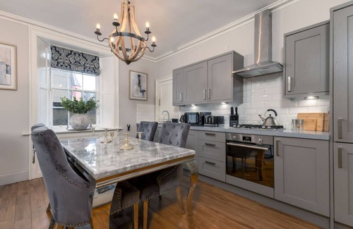 Stirling Apartment | The Stirling Garden Townhouse - Private Courtyard