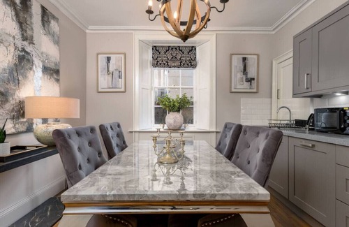 Stirling Apartment | The Stirling Garden Townhouse - Private Courtyard