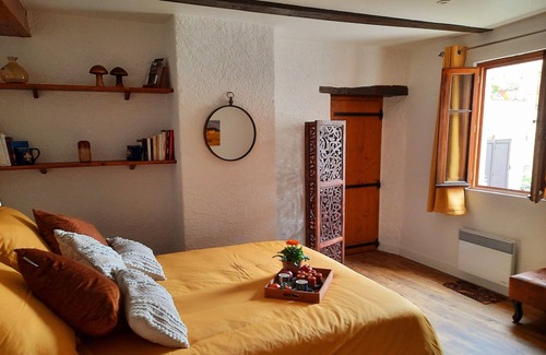 Cordes-sur-Ciel Apartment | The stonecutter's house in Occitan Tuscany