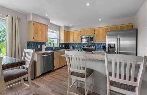 Mid Island Apartment | The Strawberry Daiquiri at Lazy Way