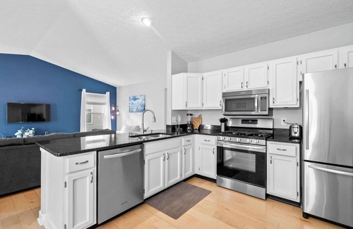 Columbus House | The Suburban Nest – For 6!