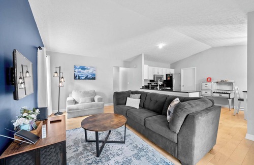 Columbus House | The Suburban Nest – For 6!