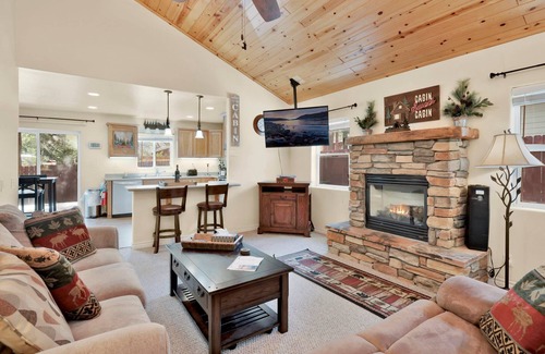 Sugarloaf Ski Chalet | THE Sugar Chalet #2171