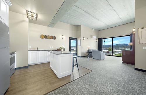 Post Falls Hotel | The Suites at Prairie Falls