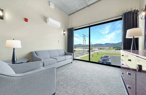 Post Falls Hotel | The Suites at Prairie Falls