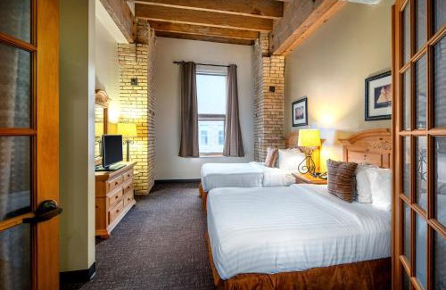 Canal Park Hotel | The Suites Hotel at Waterfront Plaza
