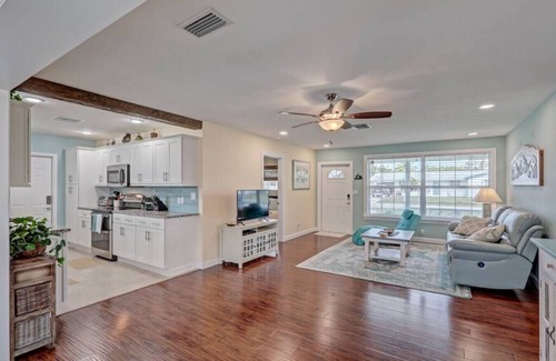 Jupiter House | The Sunkissed Southgate Beach House