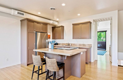 Kayenta House | The Sunrise - Upper Floor Suite w/Red Rock Views