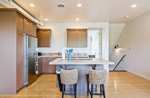 Kayenta House | The Sunrise - Upper Floor Suite w/Red Rock Views