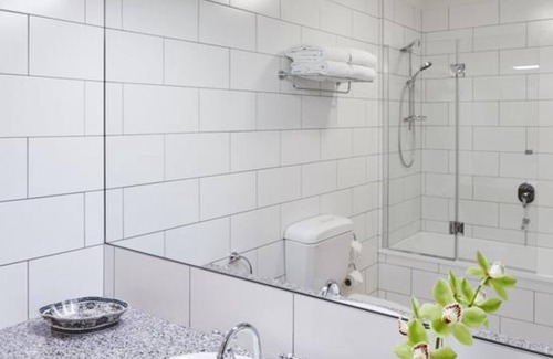 Cranbourne Hotel | The Terrace at The Settlement