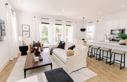 East Naples House | THE TERRANOVA, Heated Pool, 10 Min to 5th Ave/Beachn5 min to US Open Pickleball