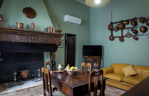 Guzman Apartment | The Theater: Cozy and comfortable apartment. Downtown Bevagna.