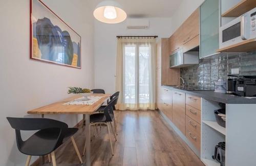 Tuscolano Apartment | THE THREE M's - Guesthouse (The Fori Room)