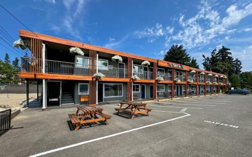 Regional District of Nanaimo Hotel | The Tide's Inn