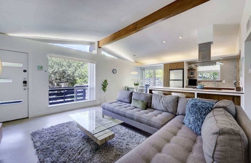 South River City House | The Tiffany | Pet-Friendly SoCo Townhome