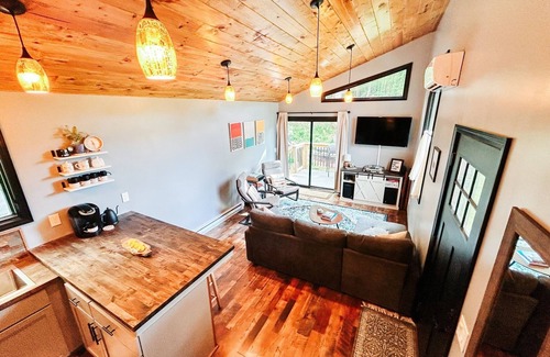 Oakland Cottage | The Tiny House @ Deep Creek Lake - centrally located to everything Deep Creek