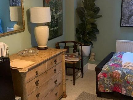 Totnes House | The Totnes Guest House. Upstairs at Zappa's