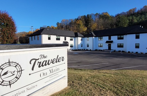 Tazewell Apartment | The Traveler On Main - Suite #1- Across the Street from Back of the Dragon!