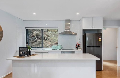 Taroona Apartment | "The Treetops Nest" self contained apartment