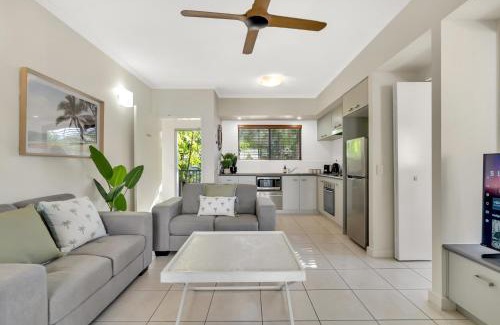 Trinity Beach Apartment | The Trinity Duo - Resort Comfort near Beach & Dining