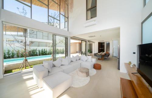 Bang Tao Villa | The Trinity new modern 5BR villa with 20M Pool