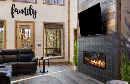 Broken Bow Cabin | The Trinity Retreat - Loft, Game Room, Pool Table, Hot Tub, FREE Firewood!