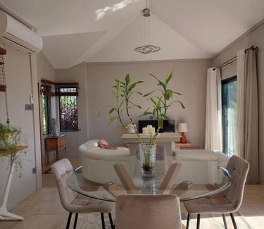 Albion Villa | The Tropical Paradise