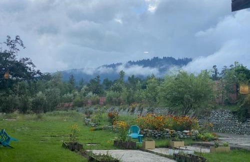 Srinagar House | The troutt stream