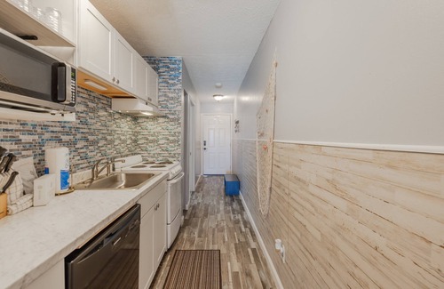 El Centro Beach Condo | The Turtle House- Quiet complex, 2 BR/2 BA
