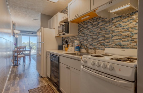 El Centro Beach Condo | The Turtle House- Quiet complex, 2 BR/2 BA
