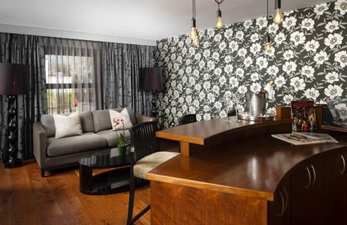 Barna Hotel | The Twelve Hotel