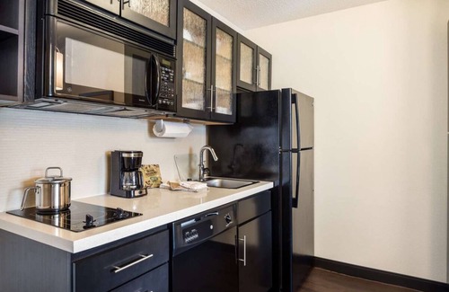 South Hills Hotel | The Ultimate Getaway in Pittsburgh! 2 Modern Units, Pets Allowed, Full Kitchen!