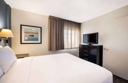 South Hills Hotel | The Ultimate Getaway in Pittsburgh! 2 Modern Units, Pets Allowed, Full Kitchen!