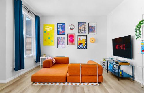 Calgary House | The Ultimate Getaway with Central AC, 3 King Beds, Hot Tub, Pool Table and More