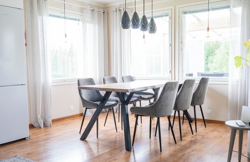 Ranua Villa | The Ultra-Luxe and cozy 3-bedroom Hommala cottage with sauna and next to river