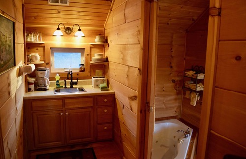 Townsend Bed & Breakfast | The Upper Threshold Suite at the Country Manor Inn