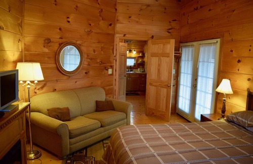 Townsend Bed & Breakfast | The Upper Threshold Suite at the Country Manor Inn